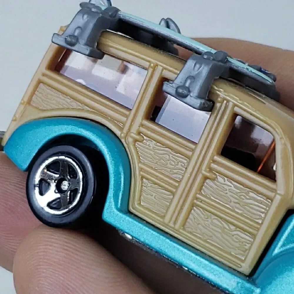 Mattel Hot Wheels 1979 FORD WOODIE W/ Surf Boards Woody Die Cast Car 2010 Toy